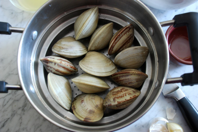 feast-of-seven-fishes-clams-casino-steamer-tiny-farmhouse