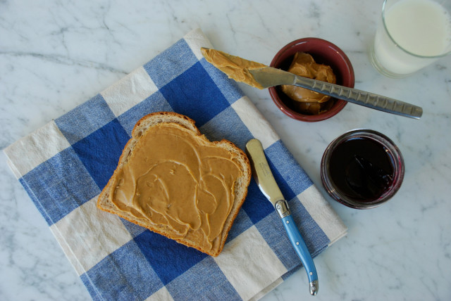 concord-grape-jelly 1 | tiny farmhouse