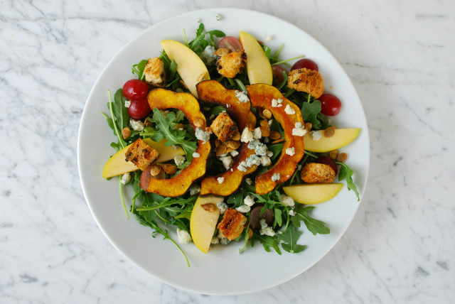 Green-Salad-with-Roasted-Squash-Apple-Grape-Salad 4 | tiny farmhouse